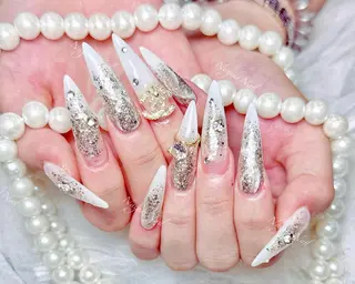 ネイル 🦋 Queenieのネイルデザイン