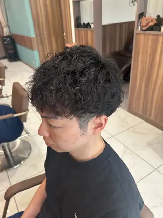 メンズ フェザーパーマ 🌎Rino🔚のヘアスタイル