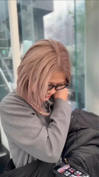 ミディアム カラー CHERIEブリーチ ダブルカラー 天神のヘアスタイル