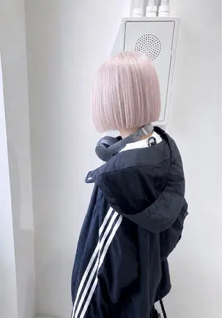 ショート カラー Muミュー/ブリーチ ハイトーン　Wカラーのヘアスタイル
