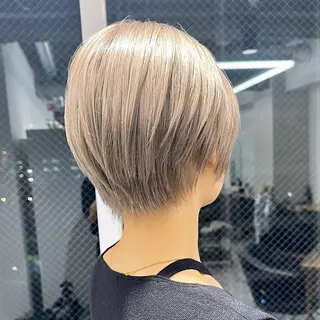 ショート カラー ブリーチなし/レイヤ ー特化🌈Tommyのヘアスタイル
