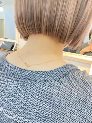 ミディアム カラー 顔周りレイヤーカット ブリーチminamiのヘアスタイル