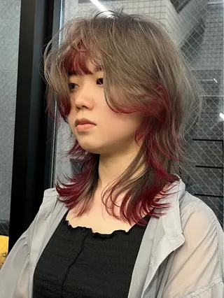 セミロング カラー イツク ⚡️ ルーツ/ハイトーンのヘアスタイル
