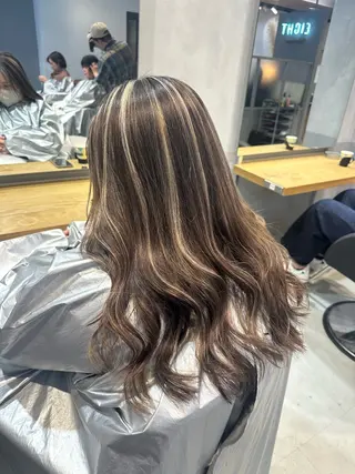 セミロング カラー 🌟ハイライト/ハイ トーン🌟MIKIのヘアスタイル