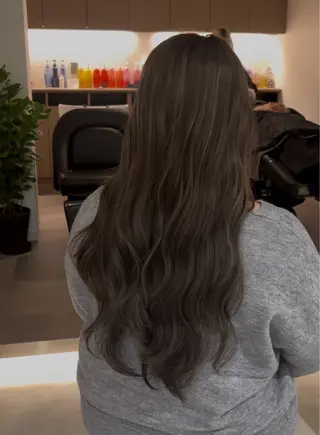 ロング カラー GRAFICA チサのヘアスタイル