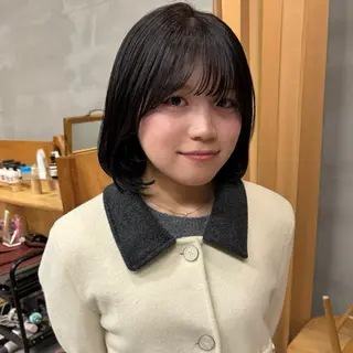 ショート 瑠己杏 :ボブ/ ハイトーンワンカラーのヘアスタイル