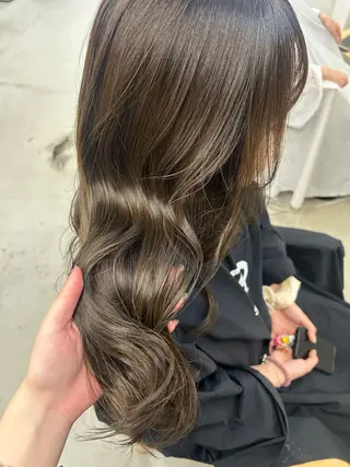 ロング カラー SiLO Yukinaのヘアスタイル