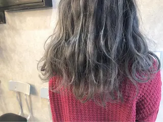 セミロング カラー 顔周りレイヤーカット ブリーチminamiのヘアスタイル