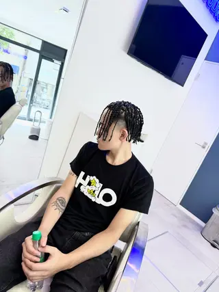 比嘉 志温のヘアスタイル