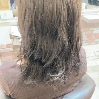 セミロング パーマ 佐藤 睦月のヘアスタイル