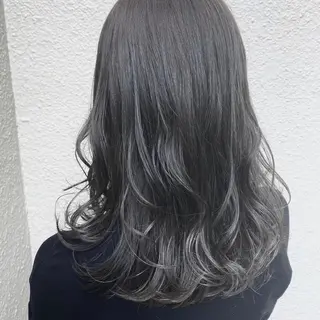 ミディアム 川尻 詩織のヘアスタイル
