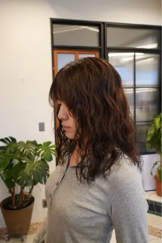 セミロング パーマ ウチミズ サヤカのヘアスタイル