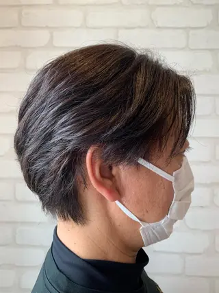 カラー メンズ 秋葉 万柚子のヘアスタイル