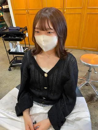 ミディアム カラー MIOベージュカラー 柔らかいカラーのヘアスタイル