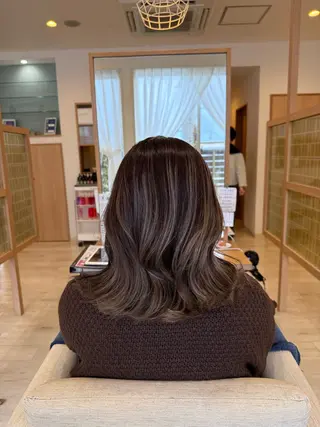 セミロング être 加藤 悠花のヘアスタイル