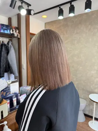 ショート カラー 有田裕真 【ブリーチカラー】のヘアスタイル