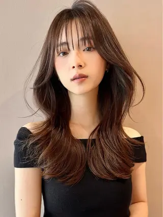 セミロング 興津/韓国レイヤー ダブルカラー美髪縮毛のヘアスタイル