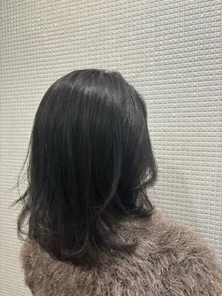 ミディアム カラー 榧木 萌香のヘアスタイル