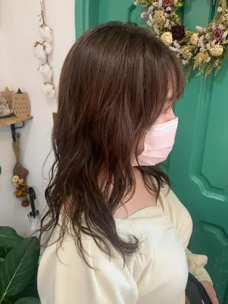 セミロング パーマ 佐藤 美咲のヘアスタイル