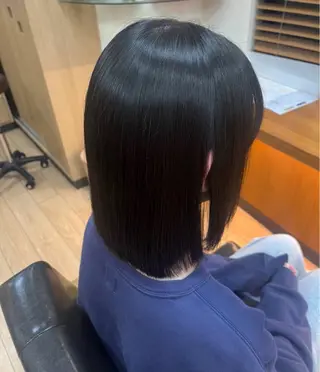 ミディアム 塩川 瑠奈のヘアスタイル