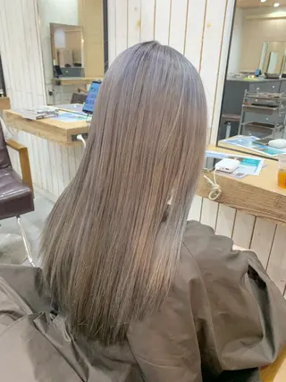 カラー T つぐみのヘアスタイル