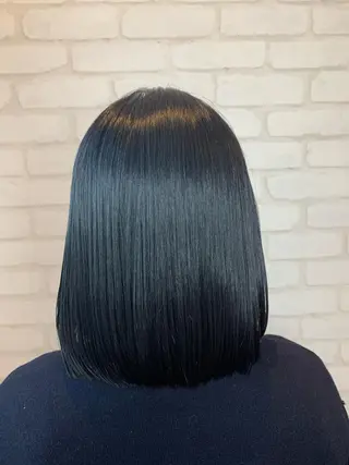 ミディアム カラー 秋葉 万柚子のヘアスタイル