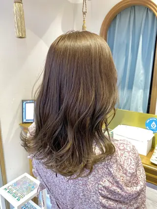ミディアム レイヤーカット /透明感カラー西田のヘアスタイル
