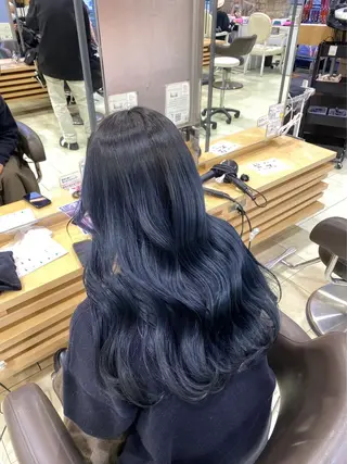 ロング カラー 今出 咲紘のヘアスタイル