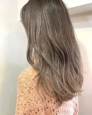 カラー レイヤーカット、 大人可愛い　中村美羅のヘアスタイル