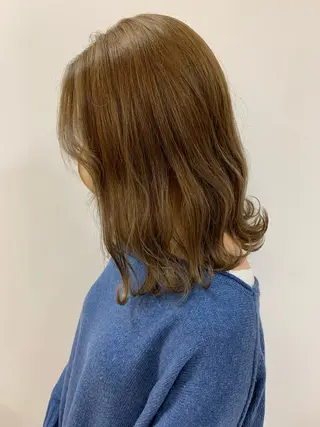 ミディアム カラー 顔まわりカット✄ ベージュカラー🧸のヘアスタイル