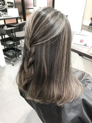 ミディアム カラー LOOP hairのヘアスタイル