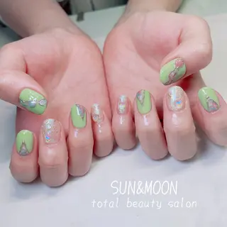 ネイル SUN&MOON REOのネイルデザイン