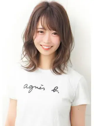 セミロング 佐々木 綾のヘアスタイル