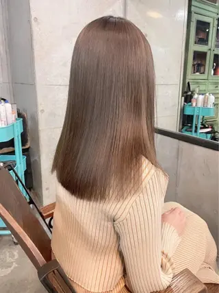 ミディアム レイヤー/グレージュ 🤍奥開梨恵のヘアスタイル