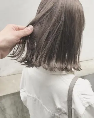 ショート カラー ハイトーンボブ 前田 表参道　グレージュのヘアスタイル