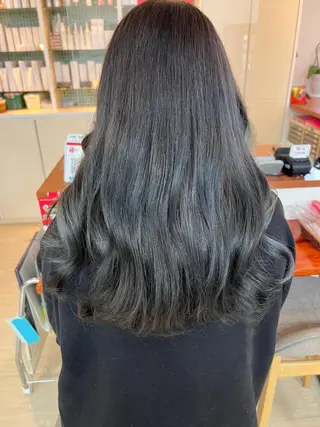 ロング カラー 黒崎 美乃里のヘアスタイル