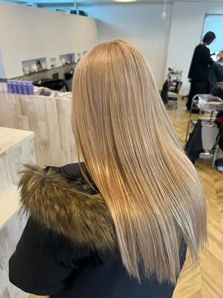 セミロング カラー ブリーチ特化 梅田本多翔のヘアスタイル
