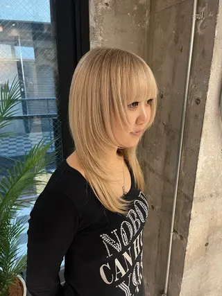 セミロング 海外風ハイライト／ Rizuのヘアスタイル