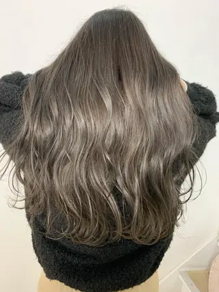 セミロング カラー レイヤーカット 西村あきやのヘアスタイル