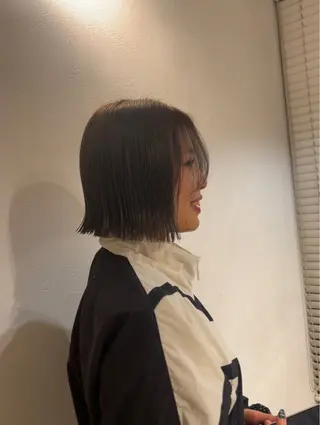 ショート バタフライレイヤー/ ニシトモユキのヘアスタイル