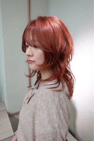 セミロング カラー イワマ ナツミのヘアスタイル