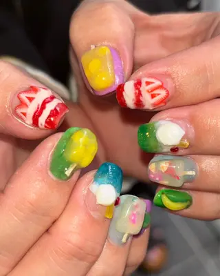 ネイル 🪐富島彩夏 /海外nail🪐のネイルデザイン