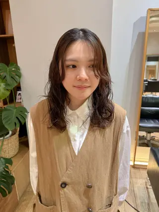 ミディアム パーマ 大橋 芽衣のヘアスタイル