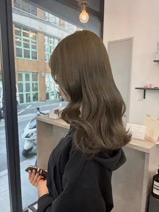 セミロング カラー ayana/赤み消し オリーブベージュのヘアスタイル