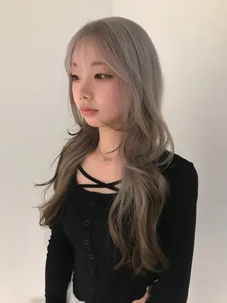ロング カラー kosoraレイヤー ハイトーン/デザインのヘアスタイル