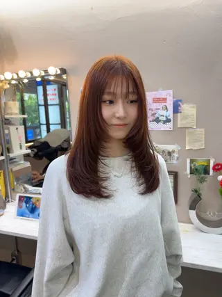 セミロング カラー MIES amane(アマネ)のヘアスタイル