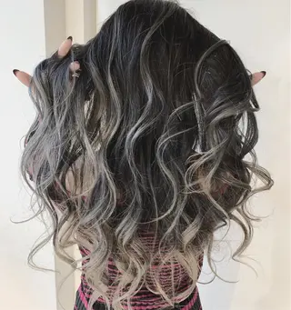 ロング カラー ブリーチ 透明感HIDEのヘアスタイル