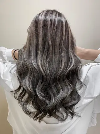 ロング カラー 白髪ぼかし バレイヤージュ志鎌のヘアスタイル
