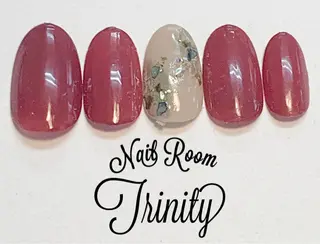 ネイル Trinity ネイリストスタッフのネイルデザイン