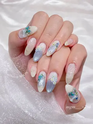 MoON...❤︎ MeGuのネイルデザイン